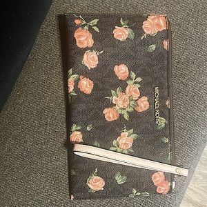 Used like new MK wristlet.